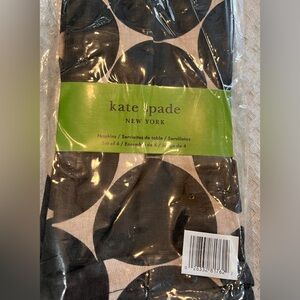 kate spade New York NWT Joy Dot 4 pk Napkin Set in beautiful black & beige/grey